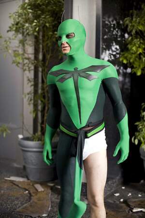 2008 - Super Heros Movie | Il n'avait pas assez d'argent pour finir le costume.