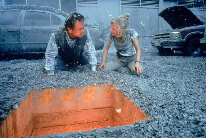 Volcano (1997) : Tommy Lee Jones et Anne Heche dans les cendres de la catastrophe.