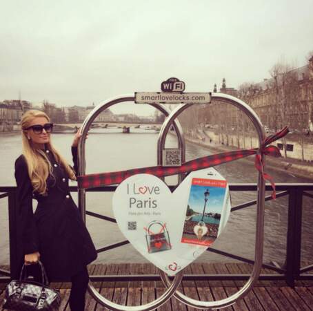 Paris Hilton sur le Pont des Arts