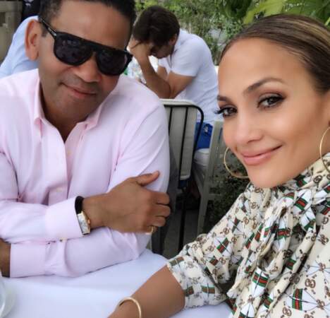 Déjeuner au Louvre en amoureux pour Jennifer Lopez et Alex Rodriguez 