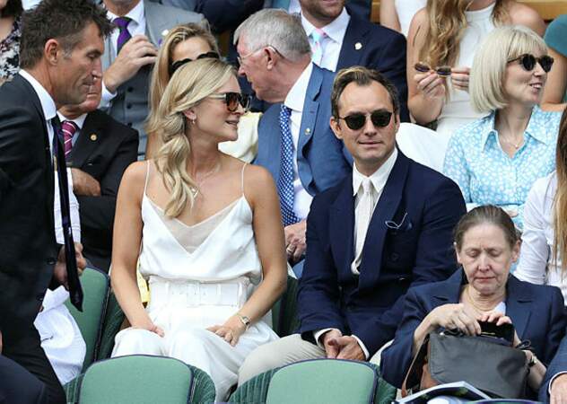 Jeune marié, Jude Law a emmené sa femme Phillipa assister aux demi-finales hommes 