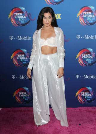 Il faisait chaud aux Teen Choice Awards 2018 à Los Angeles ! N'est-ce pas Lauren Jauregui ? 