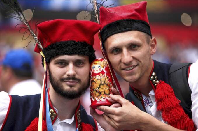 On adore les tenues folkloriques des Russes 
