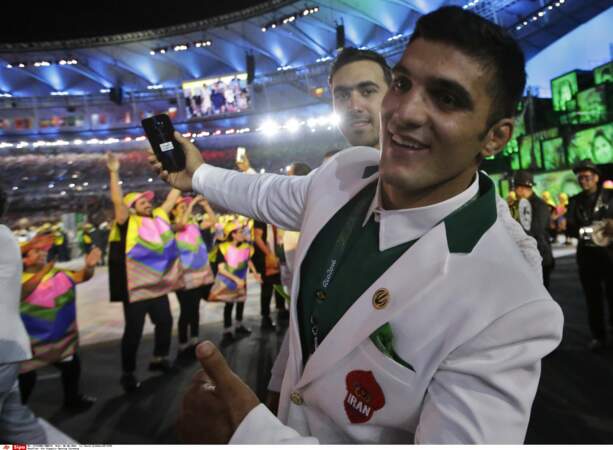 Un athlète iranien immortalise l'événement avec son téléphone