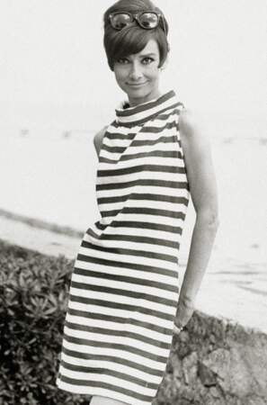 Audrey Hepburn aussi craque pour les vêtements d'André Courrèges