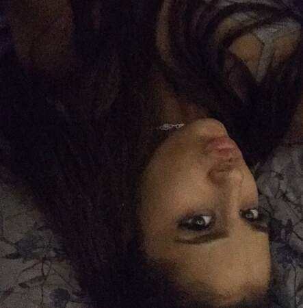 Ariana Grande aime bien les selfies aussi, même si là on ne voit pas grand chose...