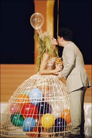 En mars 1999, il reçoit des mains de son exubérante actrice fétiche Victoria Abril le César d'honneur