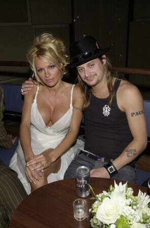 Pamela Anderson épouse en 2006 Kid Rock et divorce 4 mois plus tard.