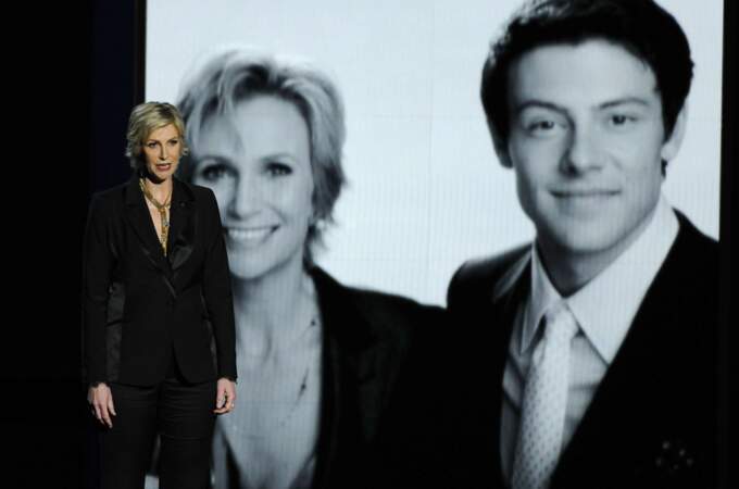 Jane Lynch rend hommage à Cory Monteith lors des 65e Primetime Emmy Awards à Los Angeles, le 22 septembre 2013