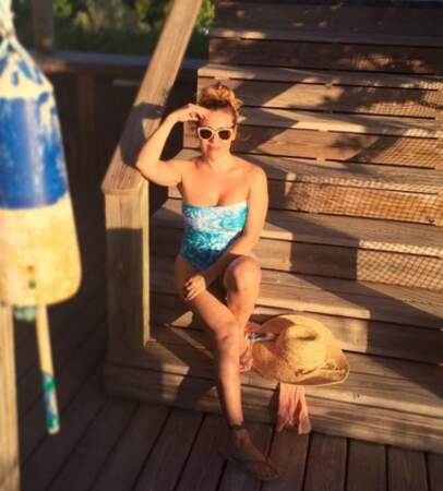 Plus sexy : Alyssa Milano en maillot de bain bustier.