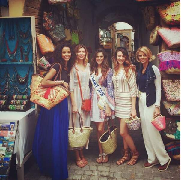 Ensemble, les Miss visitent les plus beaux pays du monde...