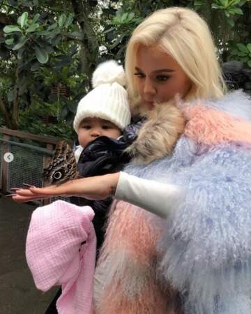 Tout aussi chou : la petite True a fait un tour au jardin botanique avec sa maman Khloé Kardashian.