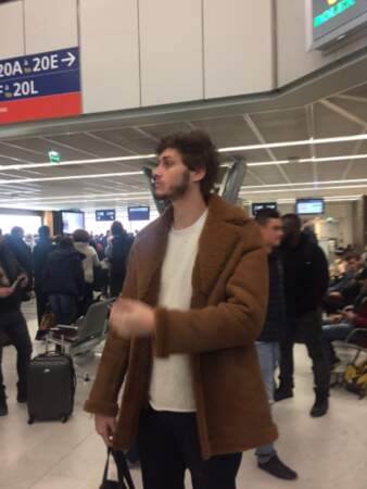 À l'aéroport, Jean-Baptiste Maunier ne sait plus où donner de la tête.