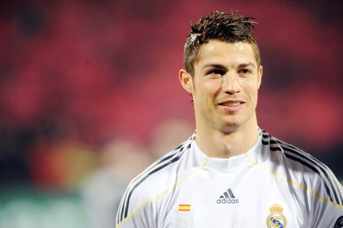 Le Real Madrid achète le joueur pour le montant record, aujourd'hui dépassé, de 94 millions d'euros !