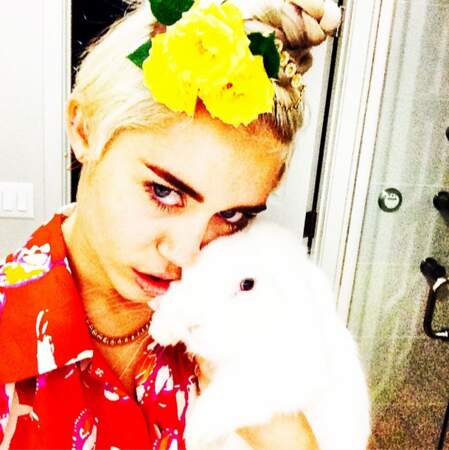On dit à Miley Cyrus qu'elle a une sorte de tournesol sur la tête ?