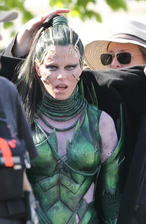 Elizabeth Banks sur le tournage du film... Power Rangers. Elle incarnera Rita Repulsa, la vilaine