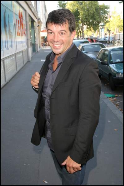 Yeux rieurs et sourire franc pour Stéphane Plaza en 2009, trois ans après son arrivée sur la chaîne