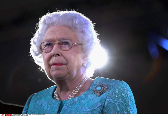 Trois semaines après ses 90 ans, la reine Elisabeth continue de célébrer l'événement