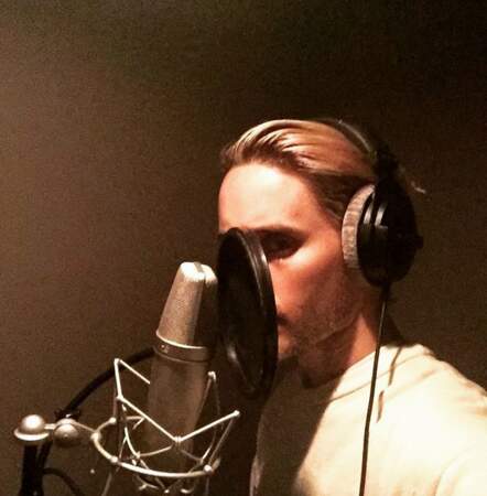 Chanteur au sein du groupe 30 Seconds to Mars, Jared partage aussi des moments en studio...