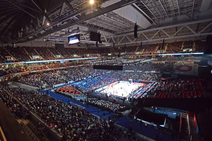 12 septembre, La France offre la plus grand arène de l'histoire au basket européen avec les 27 000 places de Lille