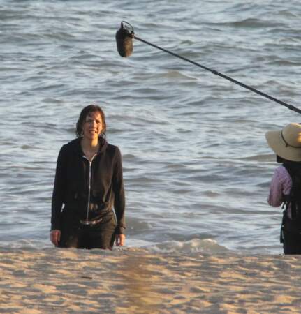 Maggie Gyllenhaal tourne elle aussi un film au bord de la mer !