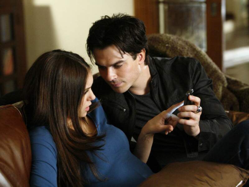 Elena et Damon dans Vampire Diaries