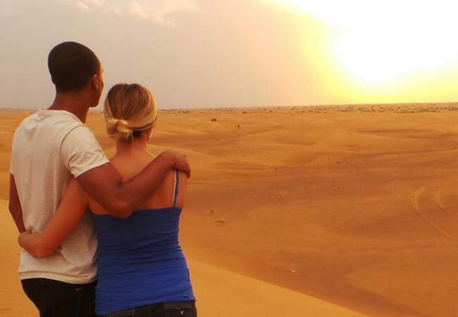 Au désert de Dubaï. So romantic !