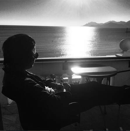 Après les NMA, le beau Harry Styles a profité de Cannes et des couchers de soleil