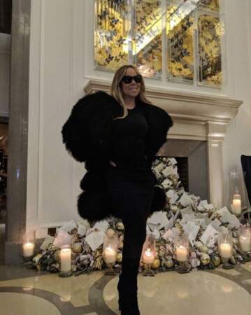 En vrac : on dirait que Mariah Carey n'a qu'une jambe sur cette photo et c'est plutôt rigolo. 