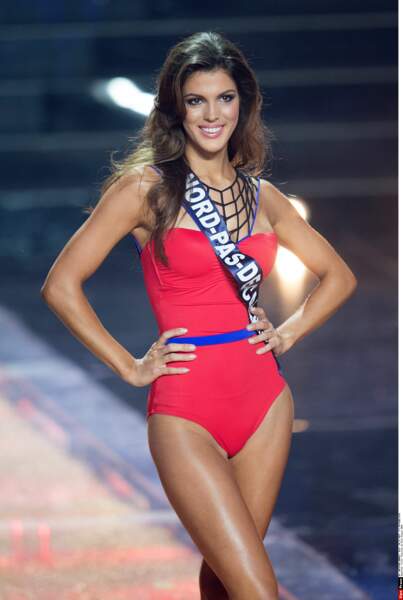 Iris en maillot de bain lors de l'élection de Miss France 2016