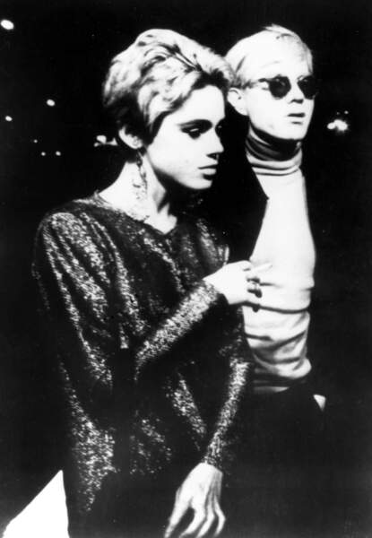 Après leur rencontre, Andy Warhol placera la top-model Edie Sedgwick au centre de plusieurs de ses films. 