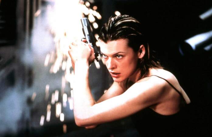 Dès 2002, Milla Jovovich incarne l'héroïne Alice et fait face aux infectés