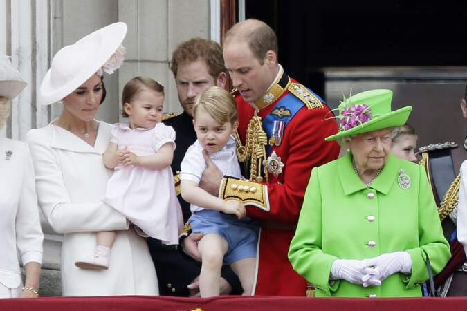 Le prince George serait-il trop lourd pour William ?