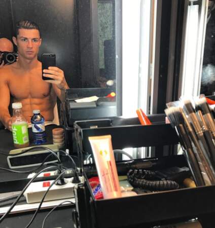 Cristiano Ronaldo a pris une photo de lui en train d'être photographié. Inception. 