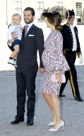 Le prince Carl Philip ne quitte pas son fils, le prince Alexander, et sa femme, la princesse Sofia