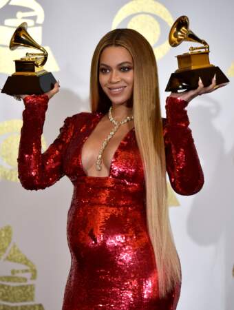 Beyoncé, enceinte de jumeaux, a fait le show et est repartie avec deux prix. 