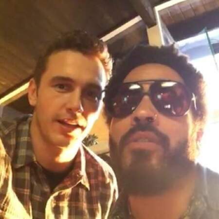 Petit selfie pour James Franco et Lenny Kravitz. 