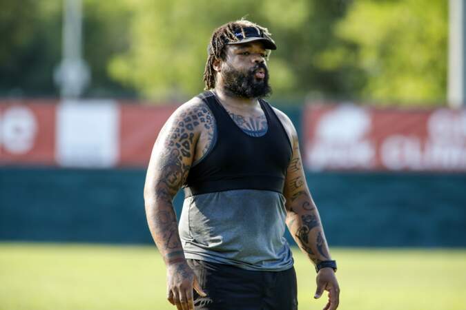 Le rugbyman Mathieu Bastaraud  tout en muscles et tattoos
