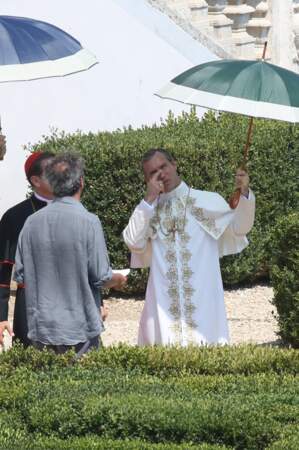 Jude Law sur le tournage de The young Pope, coproduction Canal+, Sky et HBO