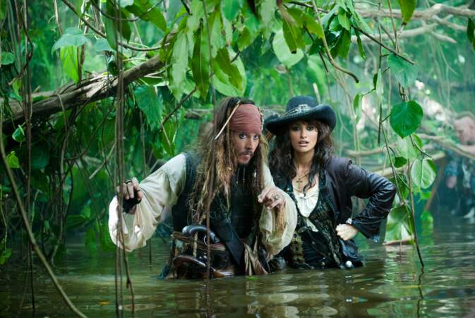 Pirate des Caraïbes : la fontaine de jouvence (2011) : Johnny Depp avec Penelope Cruz