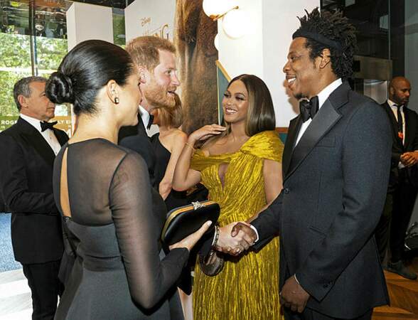 Les ducs de Sussex saluent le couple Beyoncé (qui prête sa voix au personnage de Nala)/Jay-Z