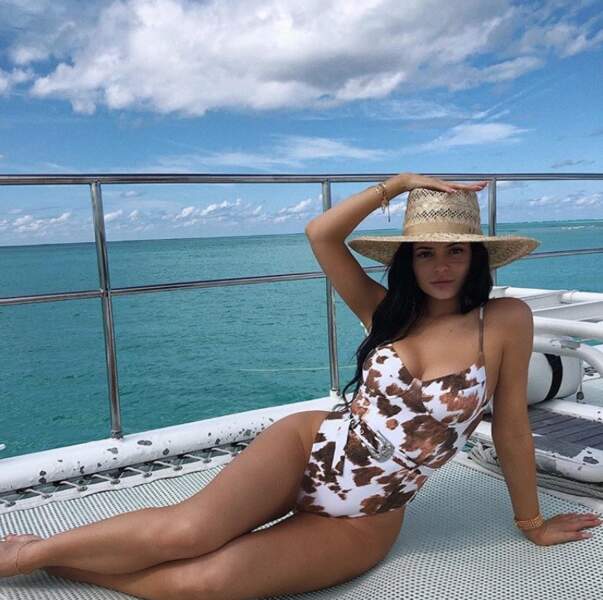 Bikini et pas de maquillage : voici le crédo de Kylie Jenner en vacances. 