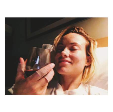 "Encore mieux que Teri", rajoute Olivia Wilde avec son verre de vin rouge. Ah bah bravo la jeunesse ! 