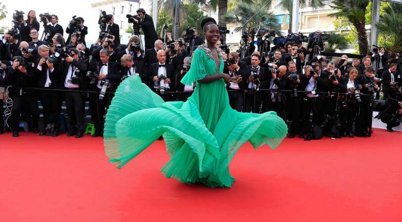 Lupita Nyong'o, sublime pour la première montée des marches du Festival de Cannes 2015