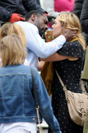 Kate Winslet et Idris Elba s'embrassent sur le tournage de The Mountain Between Us