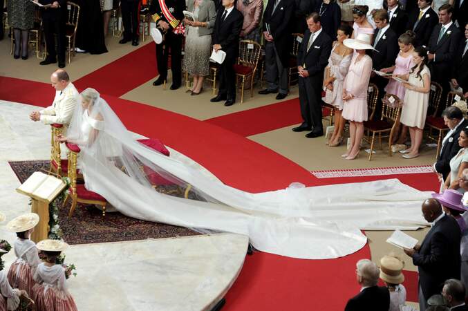 La magnifique traîne de Charlene pour son mariage avec le prince Albert II de Monaco