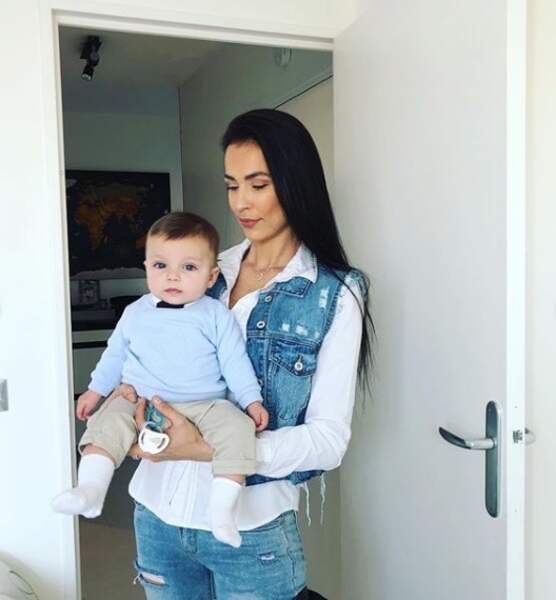 Julie Ricci pose avec son fils Gianni, né en septembre 2018