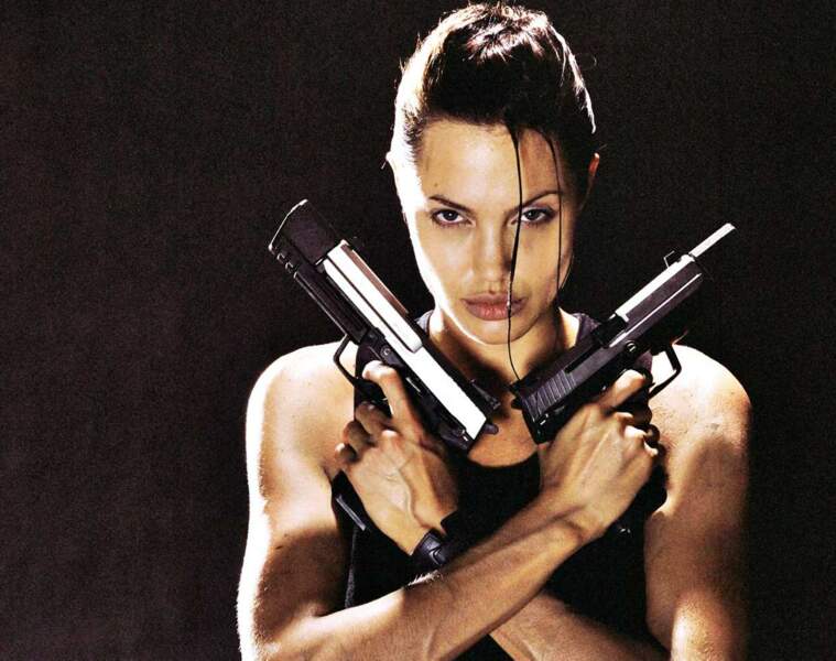 En 2001, elle incarne le personnage de jeux-vidéo Lara Croft