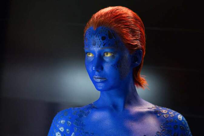 Mystique (Jennifer Lawrence) : La mutante est une belle rouquine à la peau bleue écaillée sous sa forme "normale".