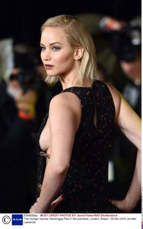 Jennifer Lawrence a affolé le public avec son side-boob